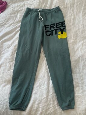 freecity Green Logo Sweatpants